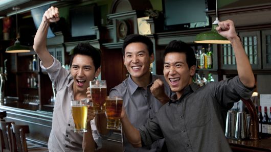 世杯期间酒喝多了? 宿醉头痛怎解决