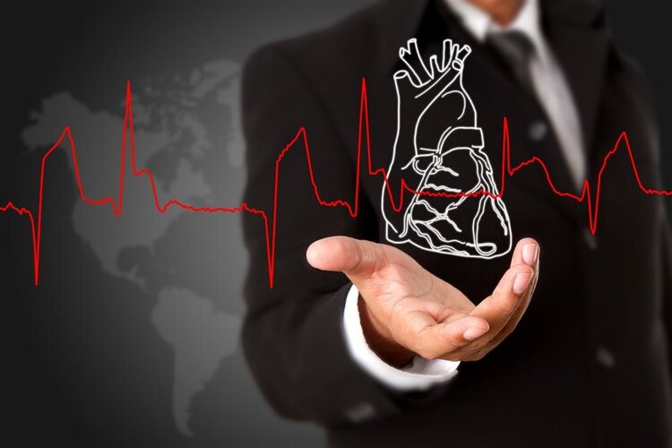 与耳垂折痕相比，哪些症状才是真正预示冠心病？